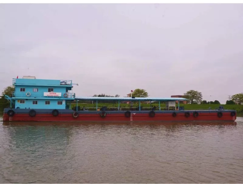 A3613 500吨钢制油趸船出售；总长43米，型宽8.2米，型深2.3米；建成日期2006年；证书齐全；船籍港和看船地点广西。 (3)