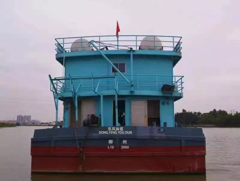 A3613 500吨钢制油趸船出售；总长43米，型宽8.2米，型深2.3米；建成日期2006年；证书齐全；船籍港和看船地点广西。 (4)