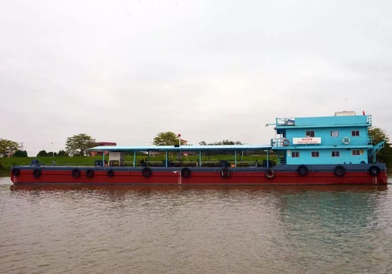 A3613 500吨钢制油趸船出售；总长43米，型宽8.2米，型深2.3米；建成日期2006年；证书齐全；船籍港和看船地点广西。 (5)