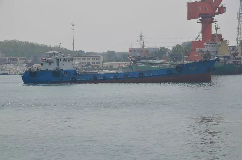 A3683 出售2001年造沿海供水船，49.6米长，8米宽，4米型深，参考载货量736t，4个货舱，水密舱盖型式，潍柴单机382KW，证书有效期到2028年，河北看船 (2)