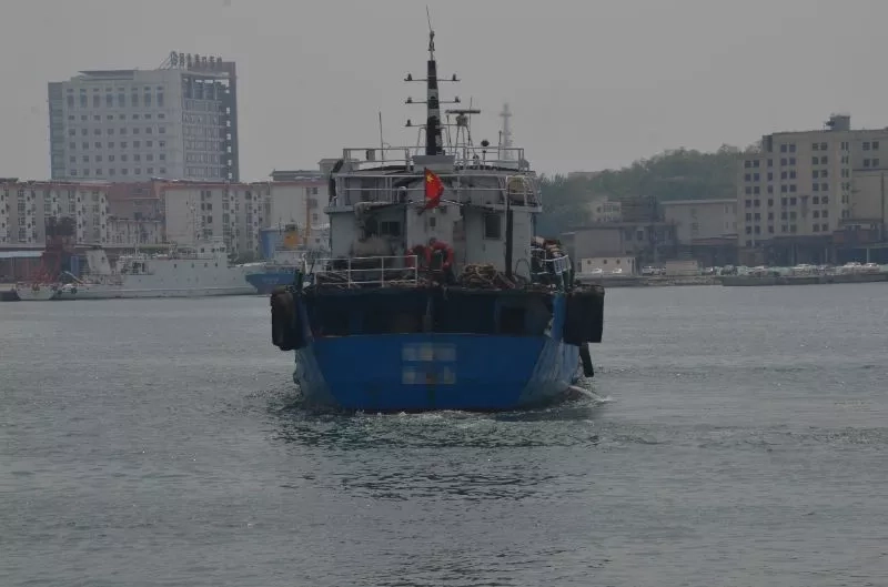 A3683 出售2001年造沿海供水船，49.6米长，8米宽，4米型深，参考载货量736t，4个货舱，水密舱盖型式，潍柴单机382KW，证书有效期到2028年，河北看船 (3)