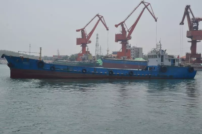 A3683 出售2001年造沿海供水船，49.6米长，8米宽，4米型深，参考载货量736t，4个货舱，水密舱盖型式，潍柴单机382KW，证书有效期到2028年，河北看船 (4)
