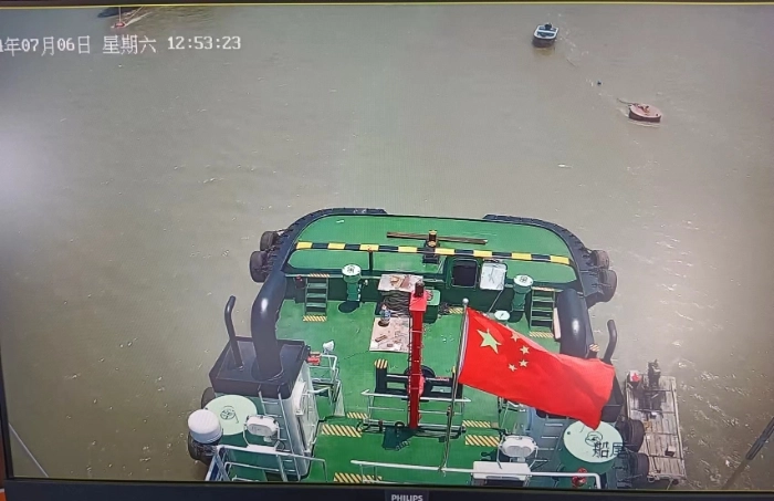 A4511 出售: 2500ps拖轮
船舶类型：普通拖船
建造完工: 2024/09.03
船级社：CCS
航区：近海
船舶尺寸:  33.3m/9.2m/4.1m
满载吃水:  3.2m
主机:潍柴功率/马力: 
 900kw*2台\1250ps*2台
副机潍柴:  90kw*2台
机舱自动化: BRC
航速平均: 12.6节
燃油舱: 119.268m³
淡水舱:  39.038m³
系柱拖力:  34.05T
奥玛报价1260万 (6)