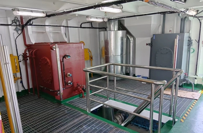 A4511 出售: 2500ps拖轮
船舶类型：普通拖船
建造完工: 2024/09.03
船级社：CCS
航区：近海
船舶尺寸:  33.3m/9.2m/4.1m
满载吃水:  3.2m
主机:潍柴功率/马力: 
 900kw*2台\1250ps*2台
副机潍柴:  90kw*2台
机舱自动化: BRC
航速平均: 12.6节
燃油舱: 119.268m³
淡水舱:  39.038m³
系柱拖力:  34.05T
奥玛报价1260万 (10)