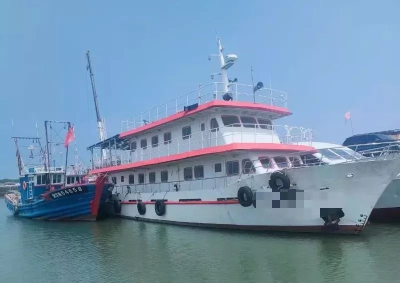 A3167 29米，三层，钢制旅游客船，手续齐全，准乘90人，沿海航区，急售72万。天津看船