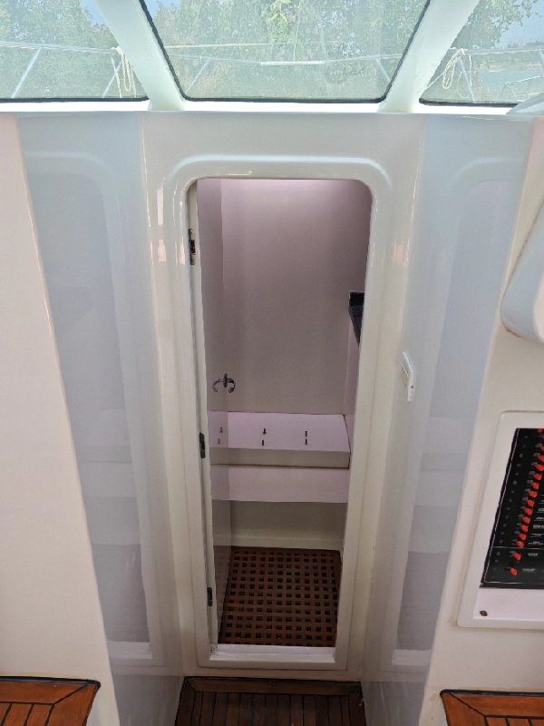 A4164 二手45尺三体游艇，玻璃钢材质，长15米，宽4.5米，水箱1500升，油箱1200升，带休息仓，带拍卖手续#45尺三体游艇#二手游艇 (23)