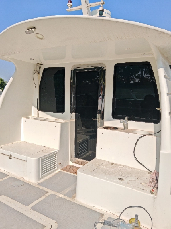 A4164 二手45尺三体游艇，玻璃钢材质，长15米，宽4.5米，水箱1500升，油箱1200升，带休息仓，带拍卖手续#45尺三体游艇#二手游艇 (4)