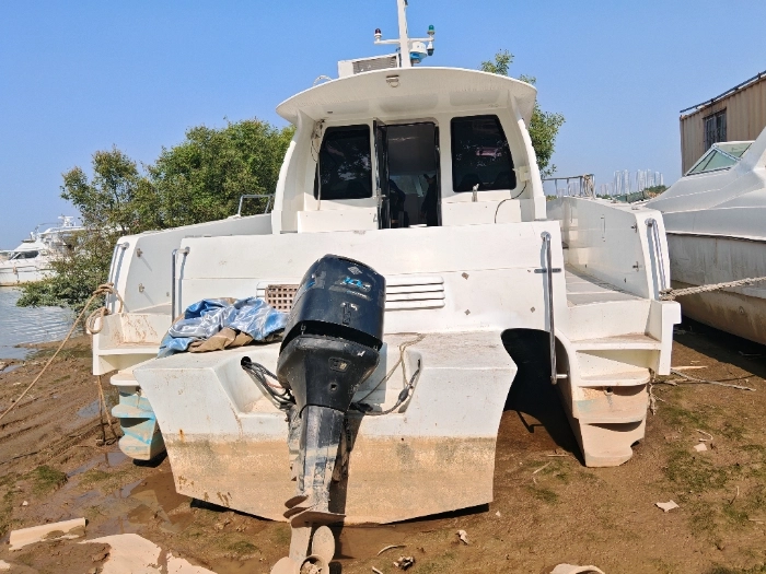 A4164 二手45尺三体游艇，玻璃钢材质，长15米，宽4.5米，水箱1500升，油箱1200升，带休息仓，带拍卖手续#45尺三体游艇#二手游艇 (7)