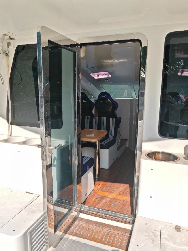 A4164 二手45尺三体游艇，玻璃钢材质，长15米，宽4.5米，水箱1500升，油箱1200升，带休息仓，带拍卖手续#45尺三体游艇#二手游艇 (10)