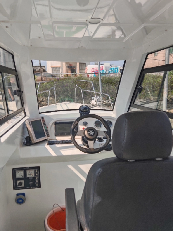 A4475 出售2023年1月11日完工的FC112A 型钓鱼艇，ccs四类证书，珠海飞驰游艇厂建造，艇长11.20m 、艇宽2.78m ，空间布局合理。型深1.46m 、干舷960mm ，工艺精湛。可搭载10人，主机双水星300马力，航速45节，从设计到建造，彰显品质，为您带来舒适海上体验。奥玛明盘29万，广东省看船 (9)