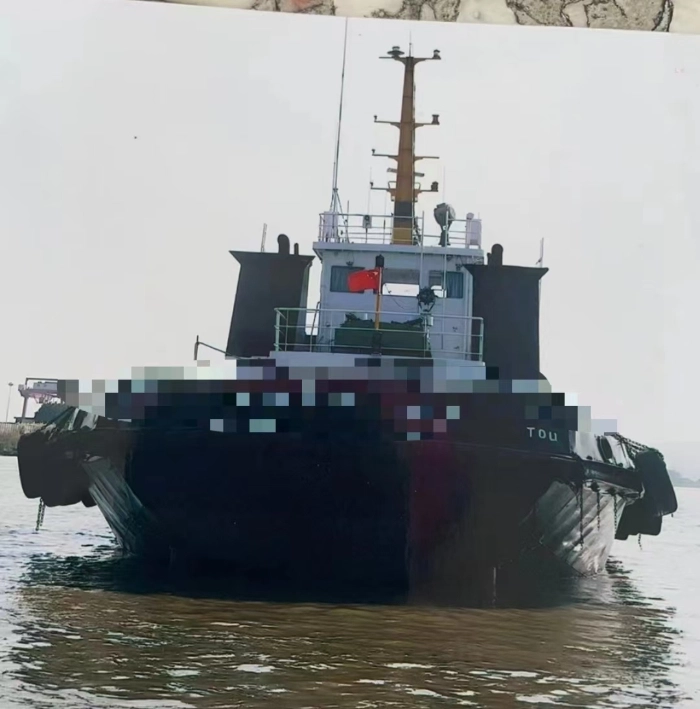 A4219 出售沿海CCS沿海普通拖船一艘，造完工日期2009年1月，船体部分，总长	28.20	m	船长	25.60	m	满载水线长	26.83	m，船宽	9.50	m	型深 4.30	m	主机河柴1300马力两台，共2600马力，喜欢的老板赶紧联系。 (3)