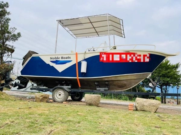 A2816 出售铝合金5.6米钓鱼艇，铃木115四冲电喷，带救援牌，带拖车，船况好，回来不用投资，随时可以玩。