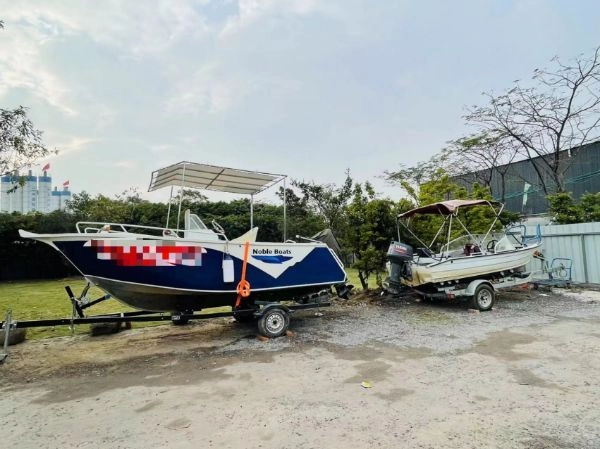 A2816 出售铝合金5.6米钓鱼艇，铃木115四冲电喷，带救援牌，带拖车，船况好，回来不用投资，随时可以玩。 (2)