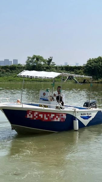 A2816 出售铝合金5.6米钓鱼艇，铃木115四冲电喷，带救援牌，带拖车，船况好，回来不用投资，随时可以玩。 (4)