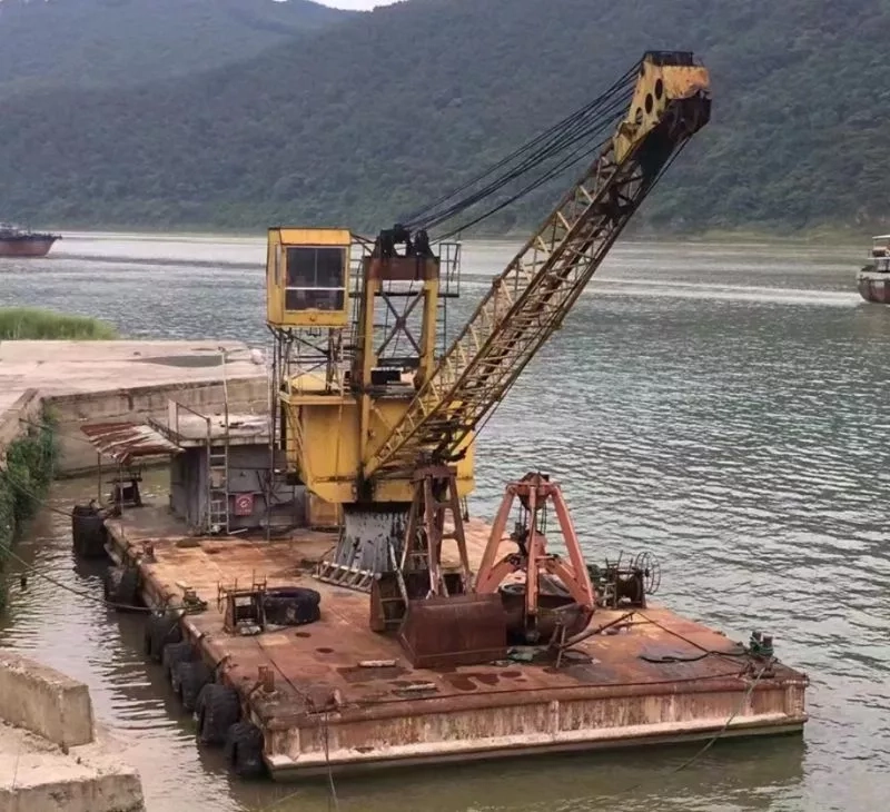 A3438 废铁价出售内河5吨抓斗船，长23.7米，宽10米，2012年建造，ccs证书齐全，证书检验到6月8日，现在废铁价处理，明盘28万！