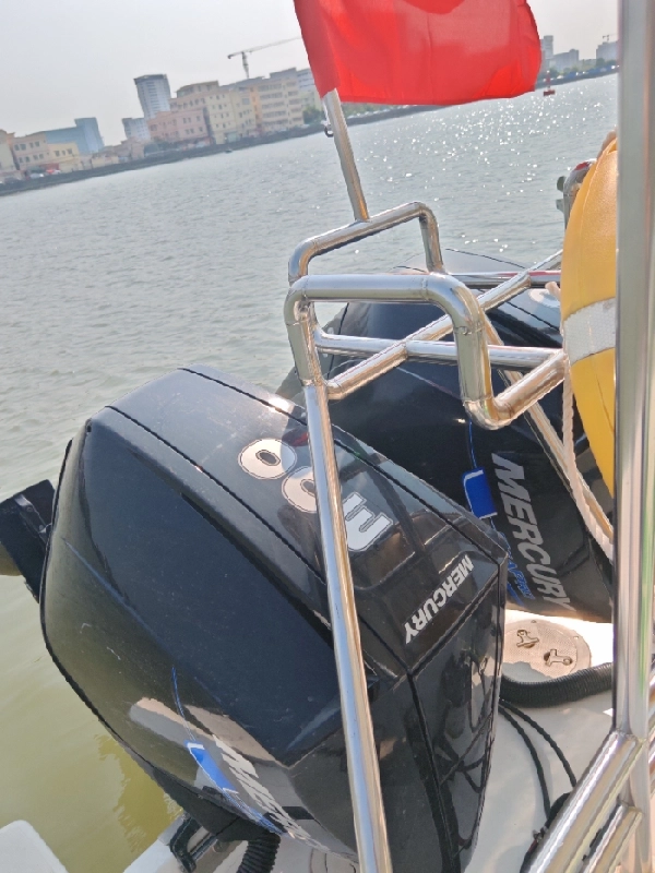 A4324 出售11.2米珠海飞驰双机300钓鱼艇一条，宽2.78米，额定人数10人，2023年建造，ccs四类艇，水星300挂机两台，100小时，准新艇，便宜处理。29万 (11)