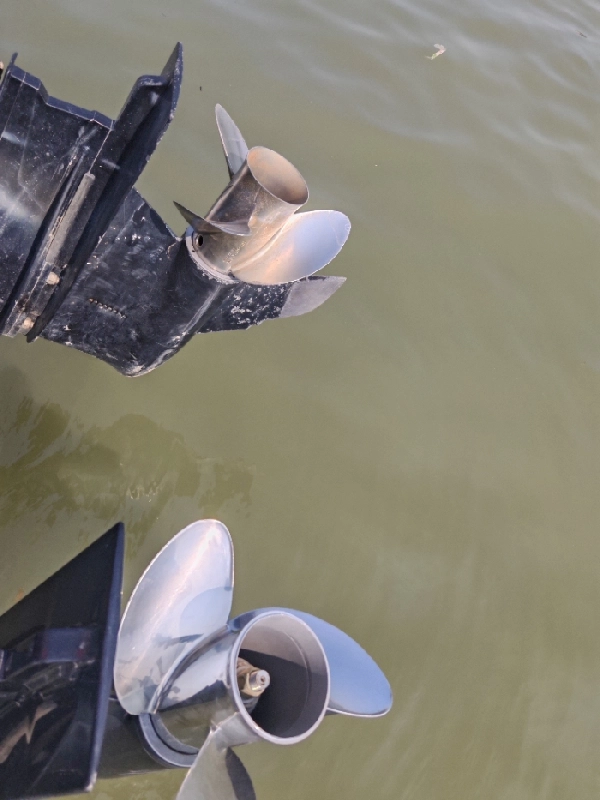 A4324 出售11.2米珠海飞驰双机300钓鱼艇一条，宽2.78米，额定人数10人，2023年建造，ccs四类艇，水星300挂机两台，100小时，准新艇，便宜处理。29万 (12)