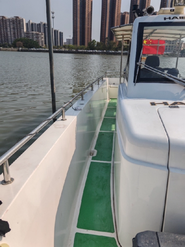A4324 出售11.2米珠海飞驰双机300钓鱼艇一条，宽2.78米，额定人数10人，2023年建造，ccs四类艇，水星300挂机两台，100小时，准新艇，便宜处理。29万 (4)