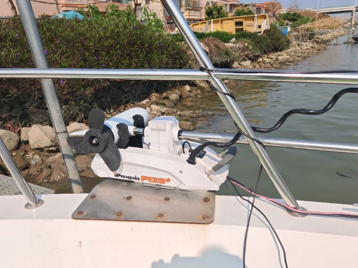 A4324 出售11.2米珠海飞驰双机300钓鱼艇一条，宽2.78米，额定人数10人，2023年建造，ccs四类艇，水星300挂机两台，100小时，准新艇，便宜处理。29万 (10)