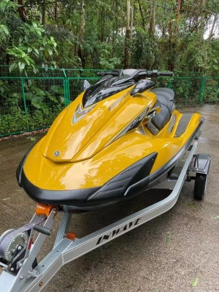 A2850 出售精品雅马哈FZS雅马哈1.8t摩托艇，实表62小时，纯淡水使用，保养极佳，动力迅爆源源不绝，飞人与玩家专用。 (2)