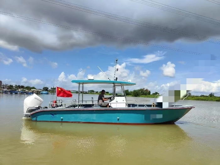 A4321 出售珠海飞驰玻璃钢钓鱼艇，长9.28米	宽2.4米，2024年9月建造，水星300白色机器，高速机。机器100小时，ccs四类，带雷达和夜航，准新艇，全网明盘18万，低价处理！