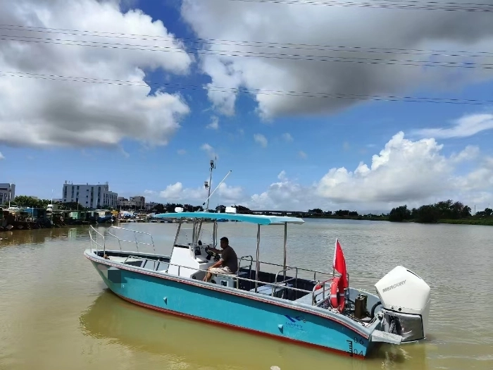 A4321 出售珠海飞驰玻璃钢钓鱼艇，长9.28米	宽2.4米，2024年9月建造，水星300白色机器，高速机。机器100小时，ccs四类，带雷达和夜航，准新艇，全网明盘18万，低价处理！ (2)