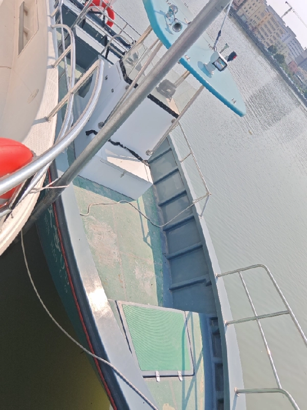 A4321 出售珠海飞驰玻璃钢钓鱼艇，长9.28米	宽2.4米，2024年9月建造，水星300白色机器，高速机。机器100小时，ccs四类，带雷达和夜航，准新艇，全网明盘18万，低价处理！ (6)