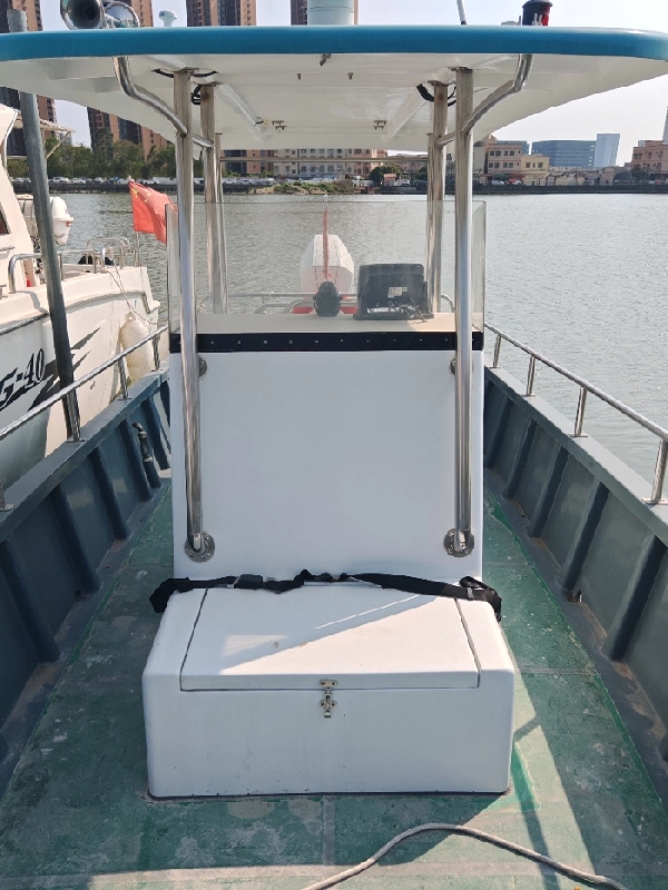 A4321 出售珠海飞驰玻璃钢钓鱼艇，长9.28米	宽2.4米，2024年9月建造，水星300白色机器，高速机。机器100小时，ccs四类，带雷达和夜航，准新艇，全网明盘18万，低价处理！ (10)