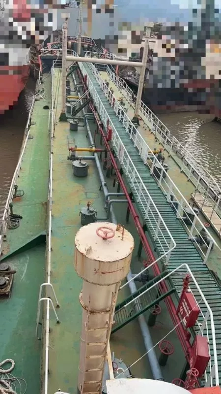 A3341 出售2006年造2350吨油船，长84.7米，宽12.6米，深5.6米，zc证书，主机推进6300，735kw一台，福建看船。 (2)
