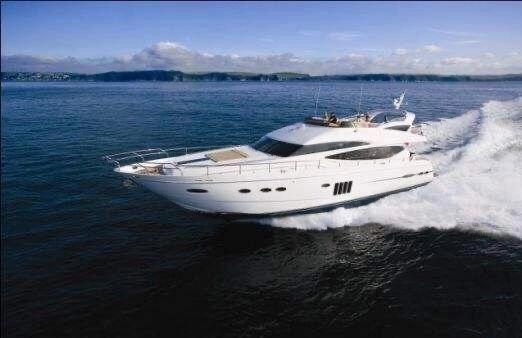 L190 英国公主PRINCESS62呎飞桥游艇出让，2013年完工，进口Caterpillar1016HP发动机两台，最高航速31节，底舱五间卧室 三个洗手间两个客厅 独立厨房，内饰满满的英式贵族风，传承百年的英国皇家工艺，整船保养非常好 船尾带登船梯，CCS证书齐全可全国过户！原价3000w现价650w

​