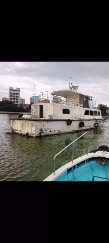 A3893 废品价出售废
游艇