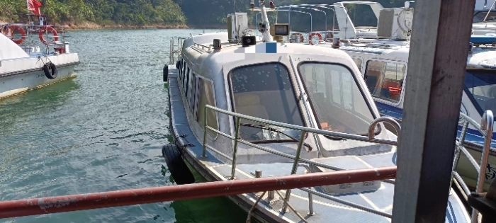 A4115 出售内河B级高速客船一艘，最大船员人数1人 乘客人数 26 人	，建造完工日期2013-04-07，船体部分
总长 13.8米，船宽	2.53	米最大船宽，2.85米，zc证书齐全，奥玛明盘12 万！ (3)