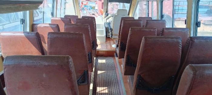 A4115 出售内河B级高速客船一艘，最大船员人数1人 乘客人数 26 人	，建造完工日期2013-04-07，船体部分
总长 13.8米，船宽	2.53	米最大船宽，2.85米，zc证书齐全，奥玛明盘12 万！ (4)