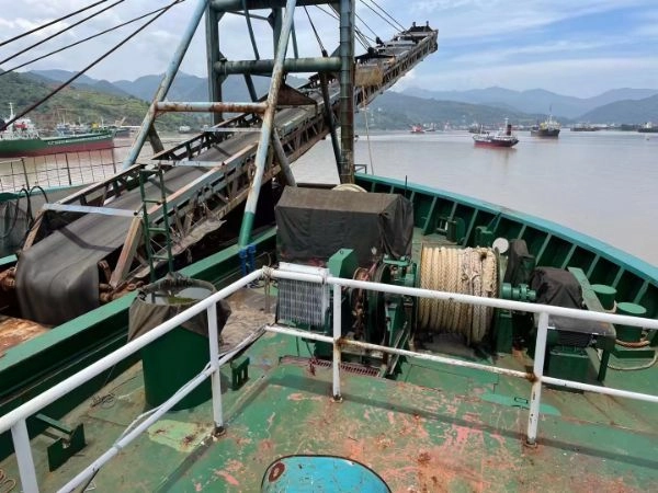 A2823 出售2017年11000吨沿海自卸砂船，船尺寸112X23.3x7   主机潍柴1900马力俩台！卸砂1600马力！船保养的非常好，即买即用！ (4)