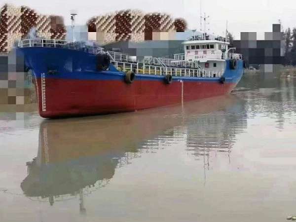 A2783 出售沿海500吨油船，闪点大于60度，长40.8米宽7.3米，深3.3米，2003年建造，zc证书齐全，有交通部运力！