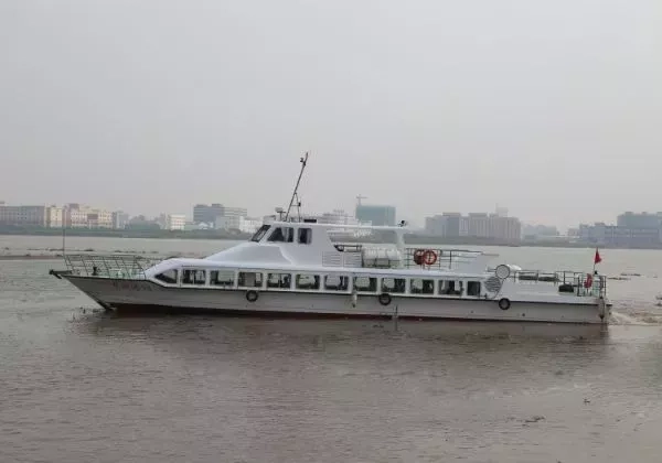 A3891 沿海交通船 2017年江龙船厂造  CCS证书齐全 乘员12人 配员2人 潍柴主机375匹双机 航速24节 船长26米宽4.8米 雷达设备保养好！ (2)