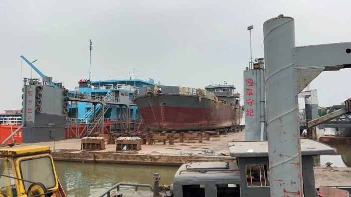 A4249 出售1500吨举力内河浮船坞一艘，长59.58米，宽24米，2013年建造，ccs证书。广东看船，奥玛明盘，320万！