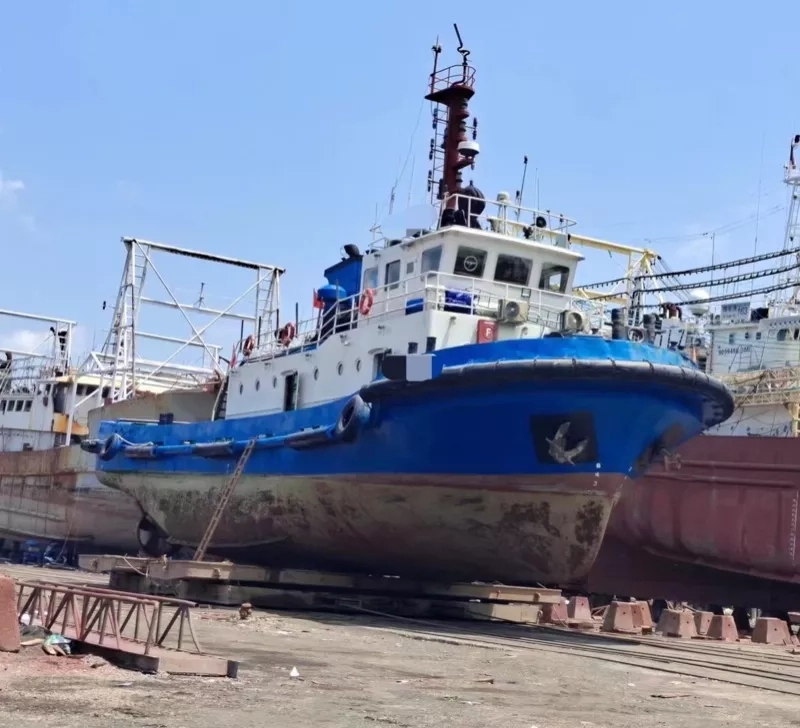 A3936 出售2009年出厂沿海普通拖船，总长29米，船宽7.6米，双主机600马力（广州柴油机厂）总吨位213吨，刚刚做好大保养，配套设备齐全可拎包开船，奥玛336万！