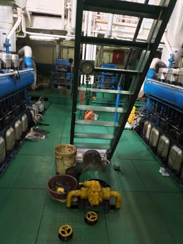 A3936 出售2009年出厂沿海普通拖船，总长29米，船宽7.6米，双主机600马力（广州柴油机厂）总吨位213吨，刚刚做好大保养，配套设备齐全可拎包开船，奥玛336万！ (12)