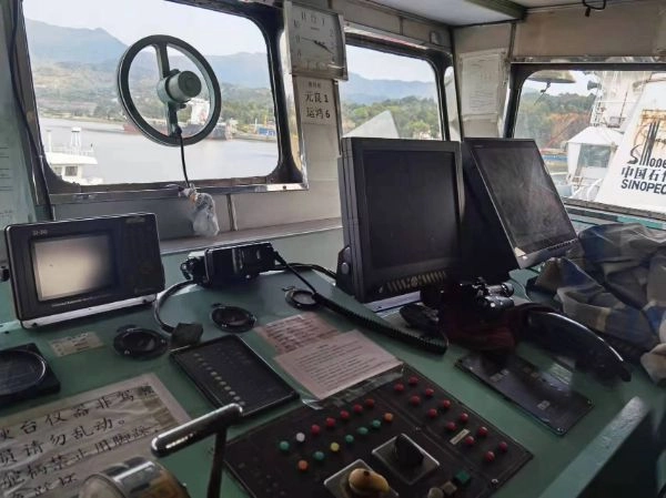 L185 出售3400吨近海航区油船一艘，2003年建造，船况漂亮，价格便宜！ (4)