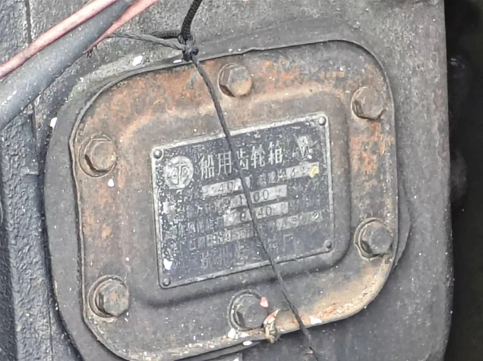 A4207 出售退役内河客渡船一艘，18米长，宽4.7米，主机4108，铁板非常好，价格菜价，改船屋，做码头非常好！明盘3.8万 (8)
