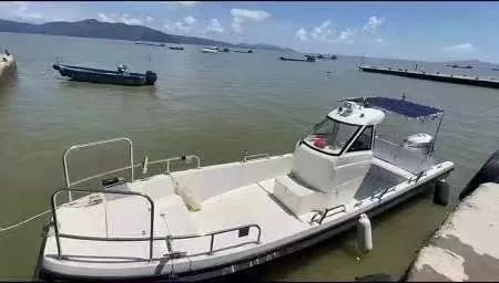 A3313 出售8米钓鱼艇 ,宽2.3米 本田150匹船外机 530小时 2021年7月下水 汉飞顶流器80磅,100安锂电池一个劳伦斯鱼探 elite 7ts 三合一探鱼 带侧扫个人一手艇 保养到位 精品机况 原装机无拆修 ,ccs四类证书,广东看船。
