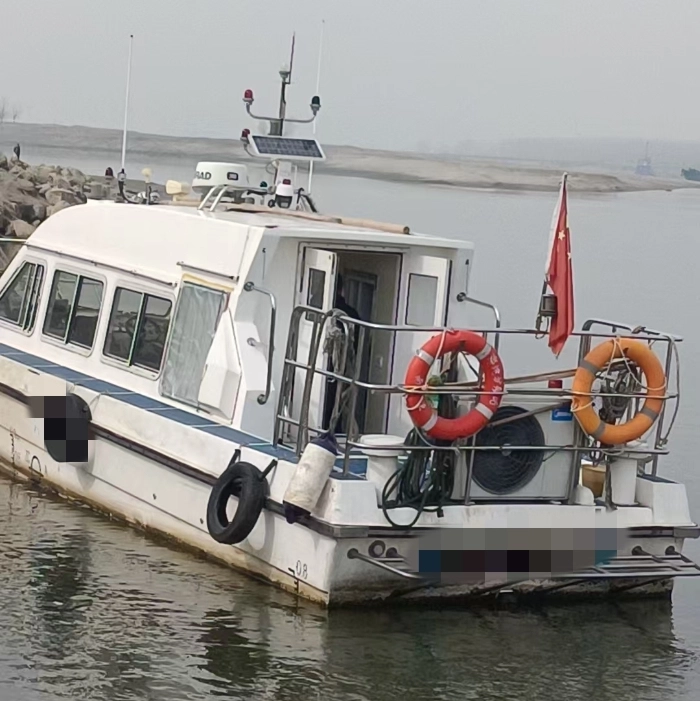 A4246 出售内河A级交通船，美国水星柴油主机，220马力，科勒发电机，2019年6月建成，总长11.58米、船长10.49米、船宽3.05米、型深1.42米，状态佳、性能稳，适合内河运输、观光。价格可谈，非诚勿扰。zc证书齐全，全网明盘29.8万 (3)