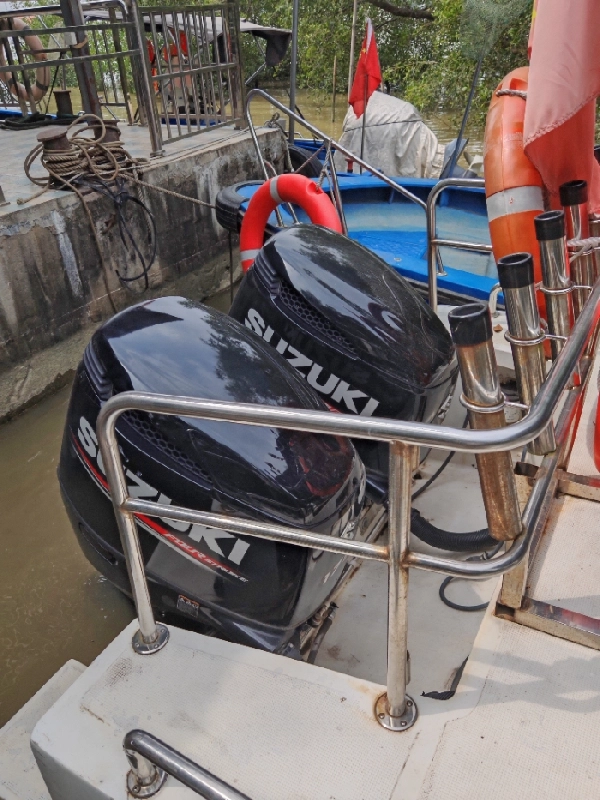 A4363 出售铃木250挂机一对，标准轴，正反桨，不锈钢螺旋桨，精品机几十个小时，带液压方向，带操控盒，仪表，整套出售。两台打包明盘17万 (6)