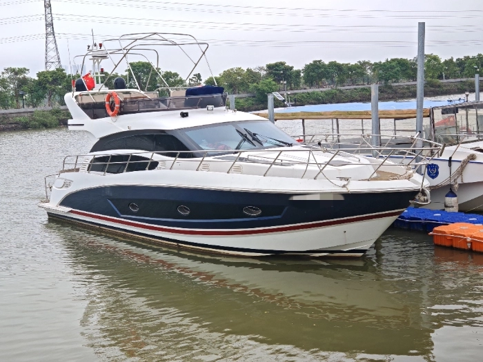 A4426 出售海星48尺飞桥游艇一艘，2020年建造，ccs三类游艇证书，主机沃尔沃D6 440马力底轴机器两台，共880马力，机器使用时间470小时，使用的时间非常少，整船游艇设备一应俱全，手续齐全。全新400多万，现在280万处理。