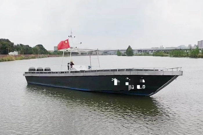 A4427 出售一艘12.88米工作艇,宽2.92米,深1.21米,2020年建造,ccs四类证书,水星350挂机3 台,船东要求23.8万处理。广东看船。