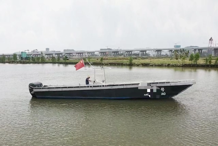 A4427 出售一艘12.88米工作艇，宽2.92米，深1.21米，2020年建造，ccs四类证书，水星350挂机3 台，船东要求23.8万处理。广东看船。 (2)
