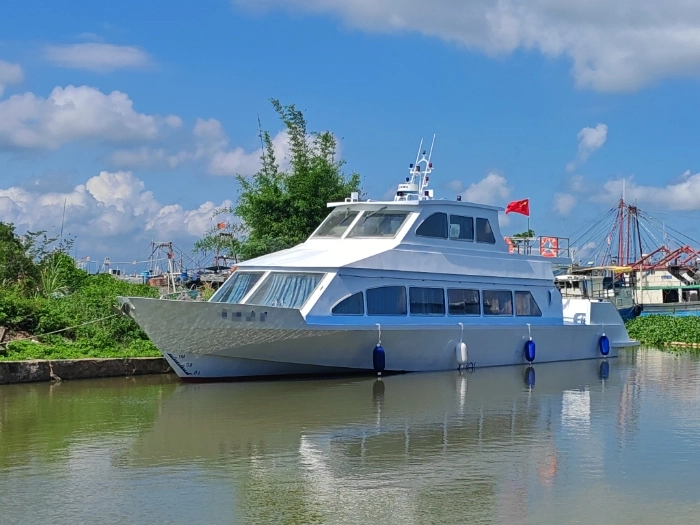 A4488 铝合金交通艇 2019年造 长23.35宽4.8米 底轴柴油主机双机816匹 航速18节 使用300小时 发电机 空调 导航等设备齐全 刚上排整船保养喷漆完成 (4)