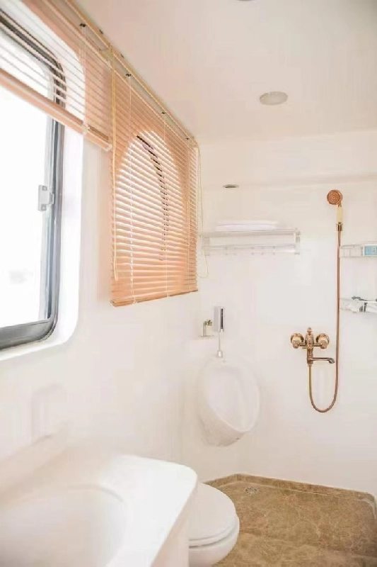 A4499 85尺探险式飞桥游艇，CCS三类CCS，超豪华装修，2019年建造，用的时间很少，主机上柴370马力两台，道尔滋发电机，四台水冷空调，原价980万，船东现在想320万处理。
​ (6)