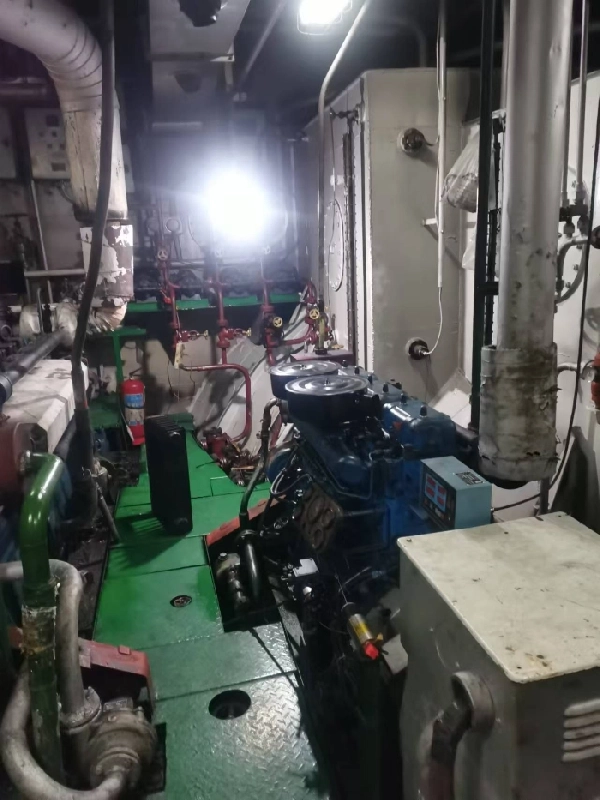 A4216 出售沿海650吨油船，建造日期2010年船体部分
总长 50.80m	船长 45.60	m	满载水线长47.90m，船宽 9.20m	型深 4.00m	空载吃水 2.123m，满载吃水_ 3.400m	满载排水量1124.000t	空载排水量 650.800，参考载货量 560航区沿海	营运海区	A1+A2。